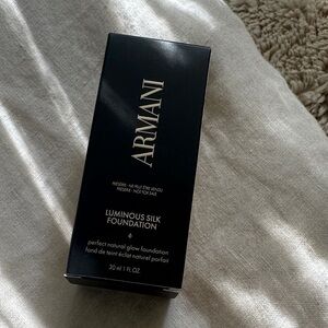 Giorgio Armani Luminous Silk Foundation